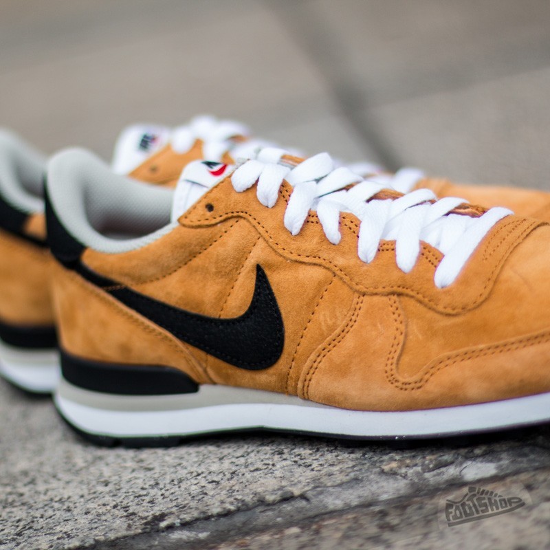 Nike Internationalist Leather Bronze/Black Beige/Chalk White