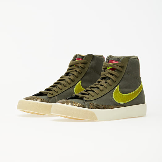 Nike Wmns Blazer Mid 77