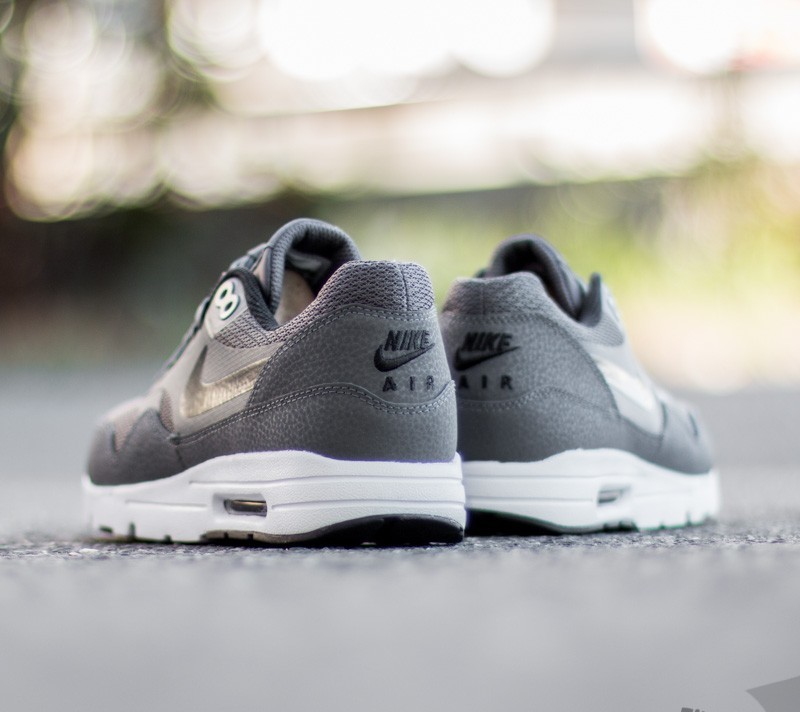 Женская обувь Nike W Air Max 1 Ultra Essentials Dark Grey/ Dark Grey- Black- Platinum
