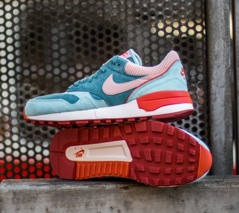 Nike odyssey ltr top
