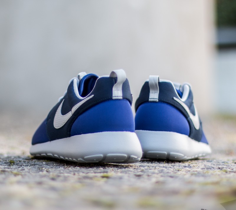 Royal blue online nike roshe