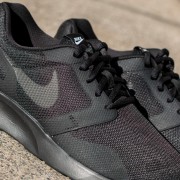 Nike kaishi outlet triple black