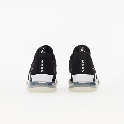 jordan mars 270 black gold men's