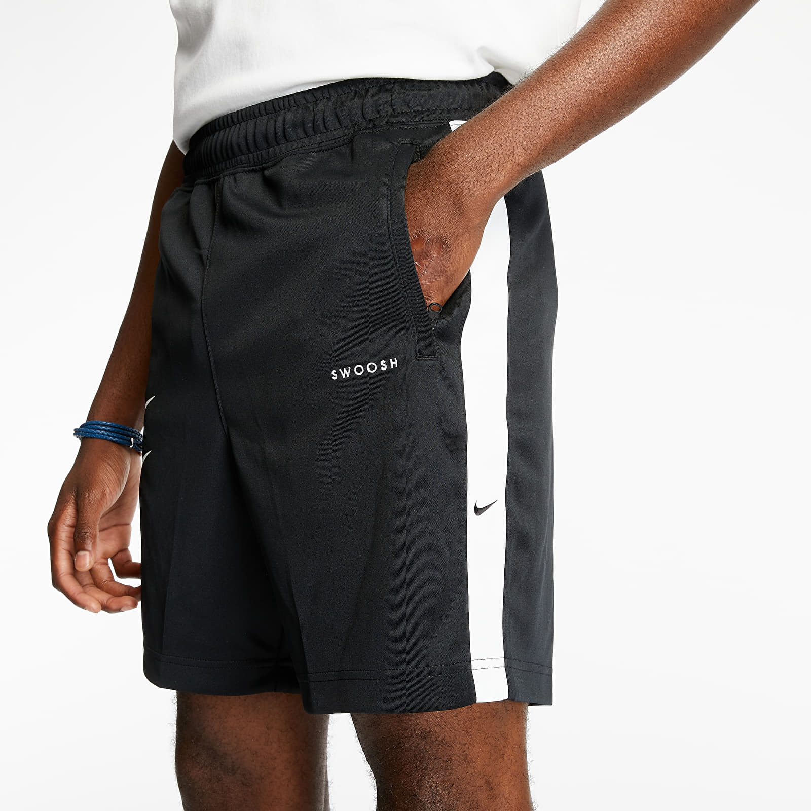 pantalon corto nike swoosh