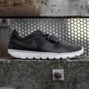 Nike trainerendor black top