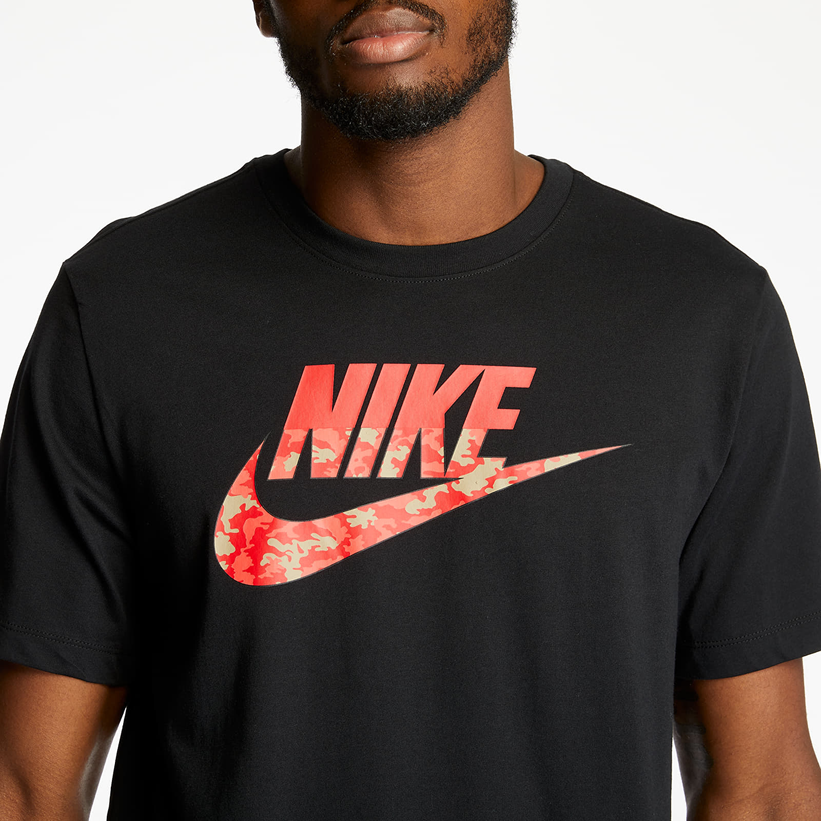 T-shirts Nike Sportswear Camo Tee Black/ University Red
