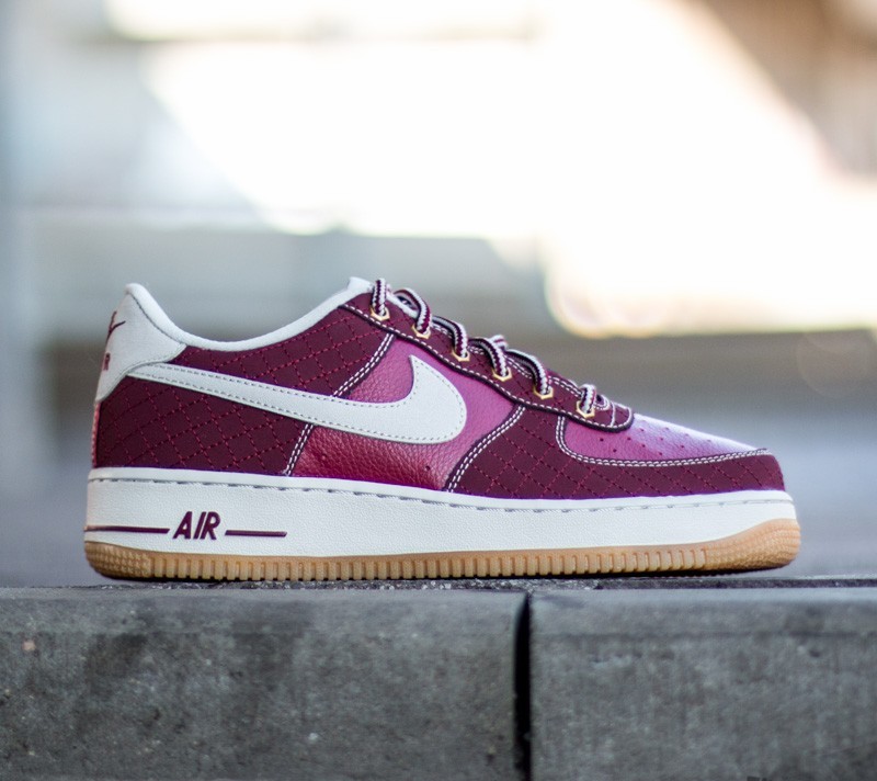 Nike air force 1 red red gum light brown best sale