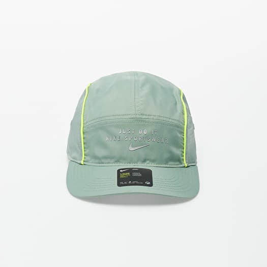 Nike top sportswear aw84