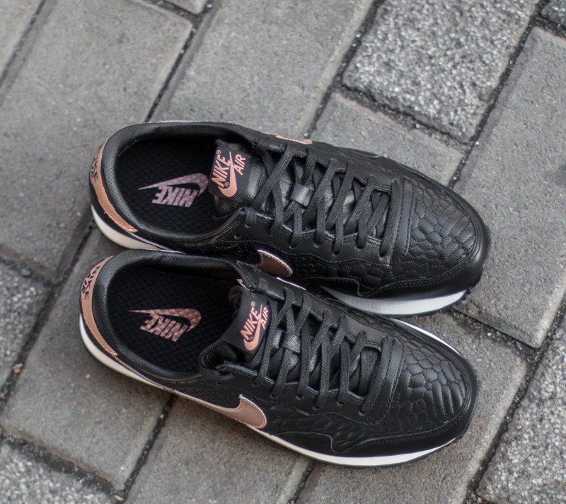 Női cipők Nike W Air Pegasus ´83 Premium Quilted Black/ Metallic Rose Gold-Sail