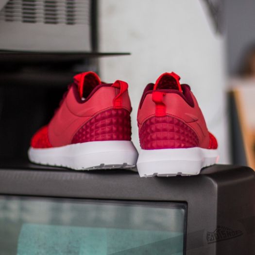 Nike roshe one flyknit nere best sale