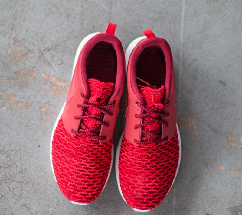 nike roshe flyknit red