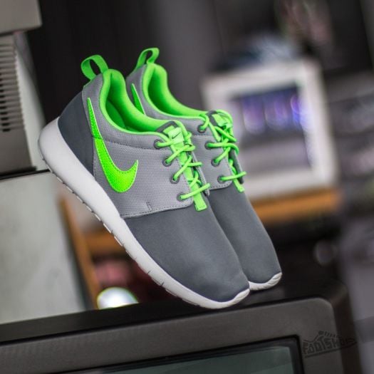 Grey and hot sale green nike roshe