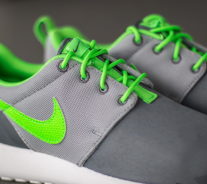 Grey and hot sale green nike roshe