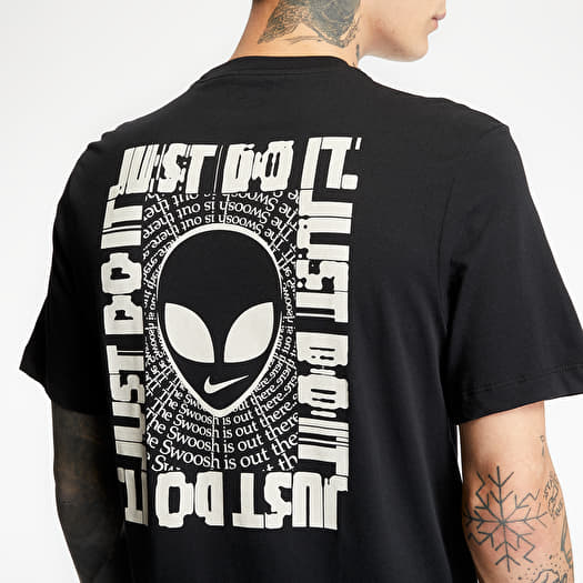 Nike t shirt alien store
