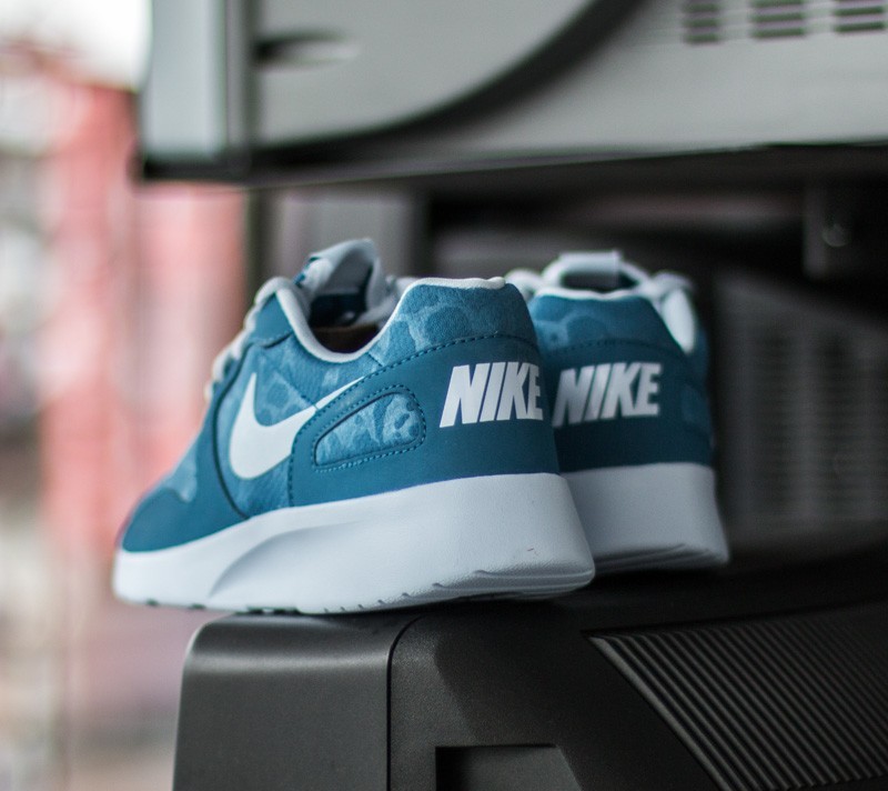 Nike shoes hot sale army print