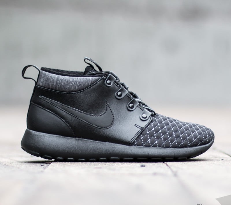Women s shoes Nike Roshe One Mid Winter GS Black Black Dark Grey Footshop