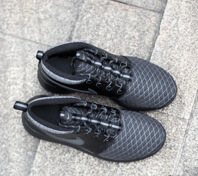 Women s shoes Nike Roshe One Mid Winter GS Black Black Dark