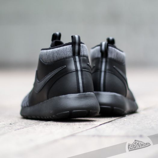Womens nike roshe all black top