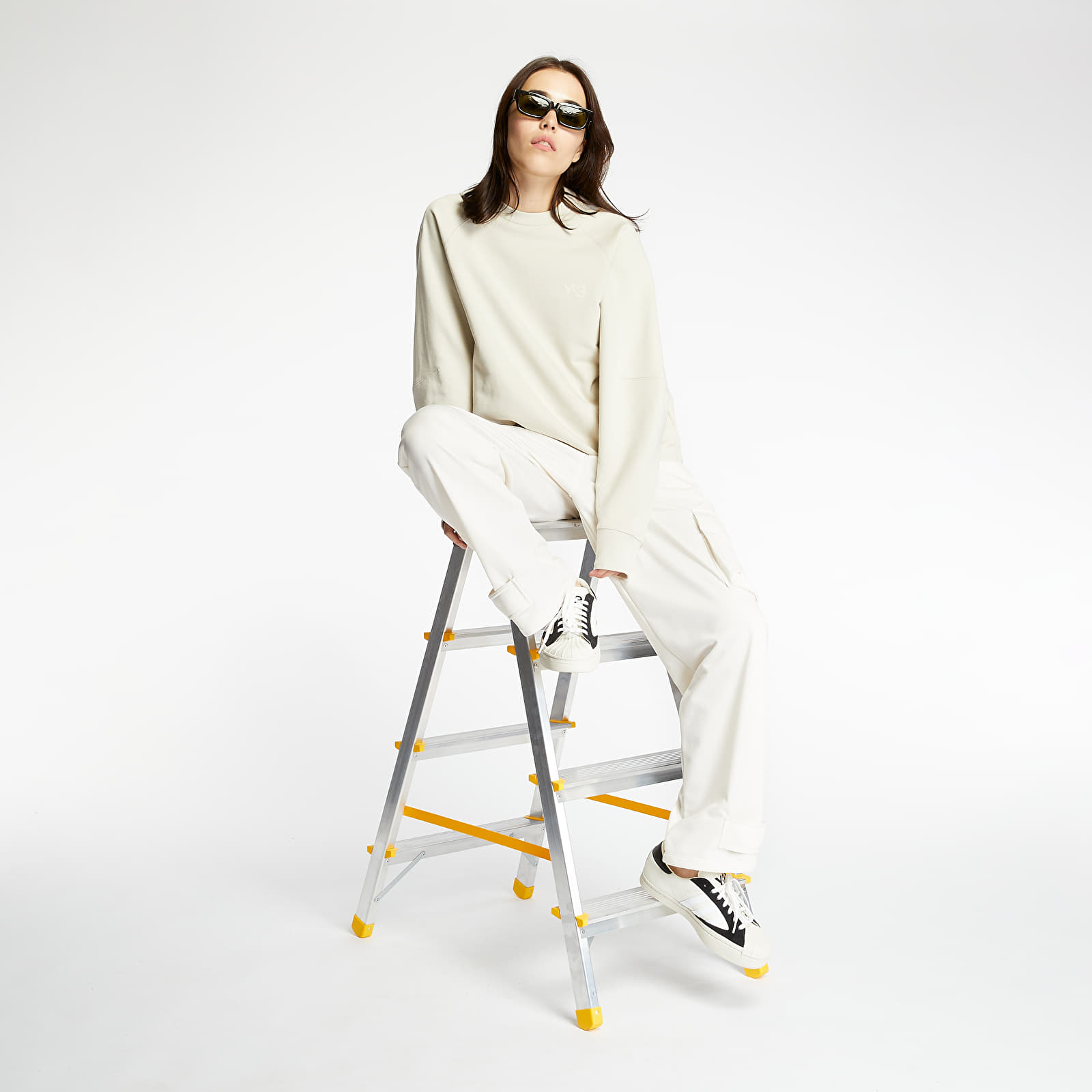 Суичърти Y-3 Classic Logo Crewneck Ecru