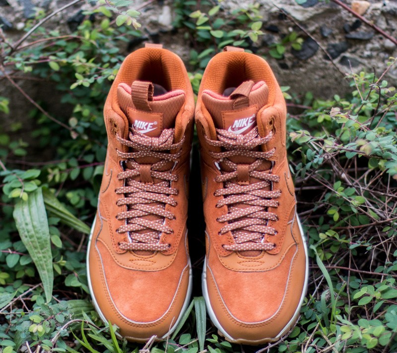 Nike women's air max deals 1 mid sneakerboot hi top