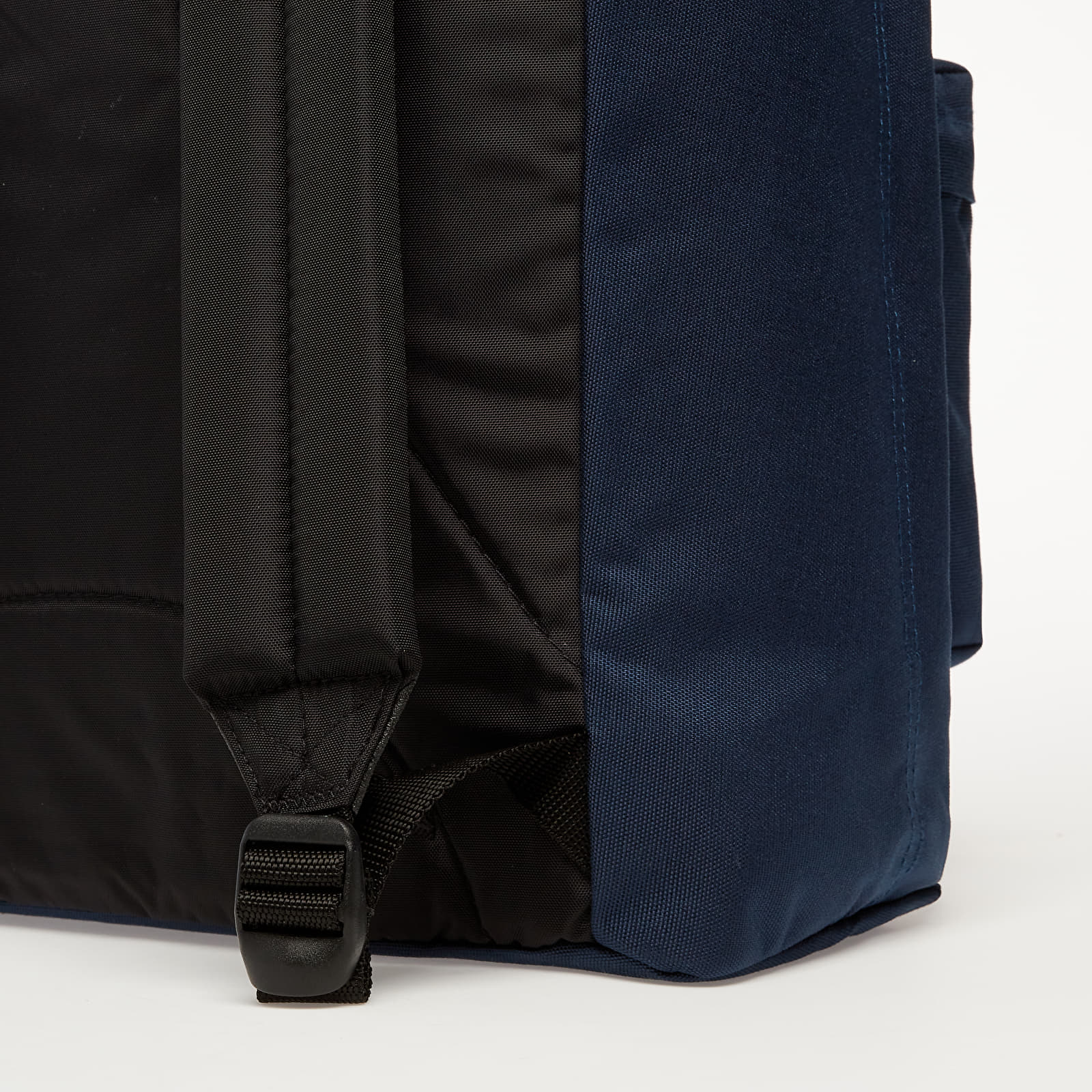 Рюкзаки EASTPAK Out Of Office Backpack Frozen Navy