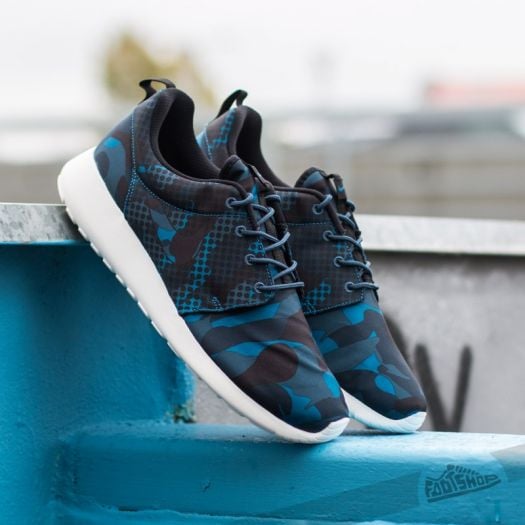 Black and on sale blue roshe runs
