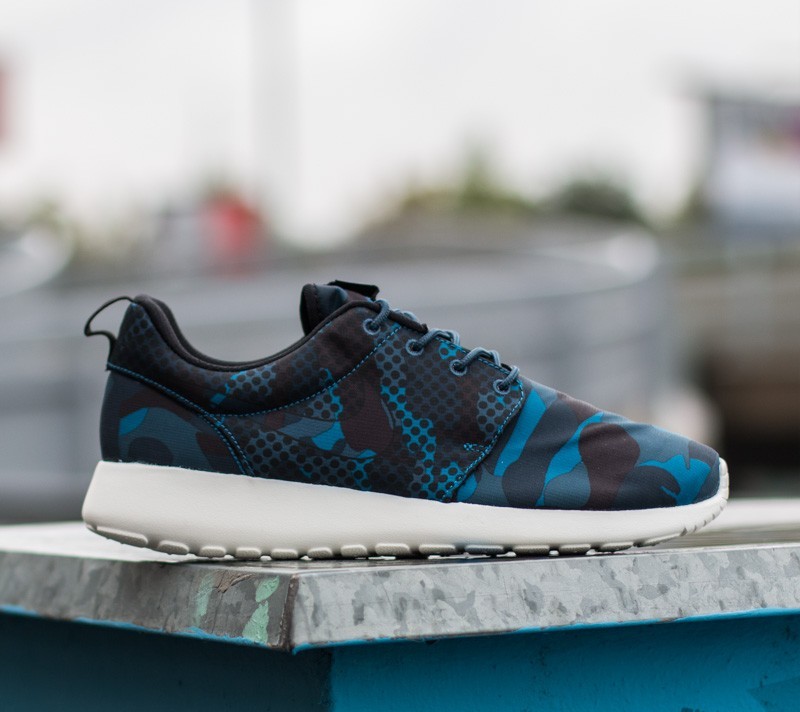 Blue camo roshes deals