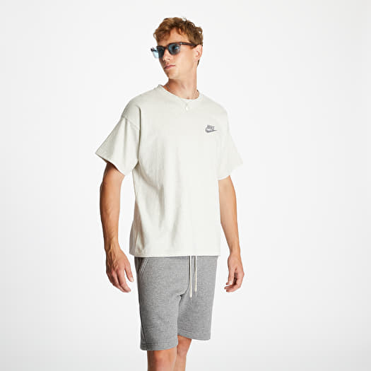 Multi color deals nike shirt