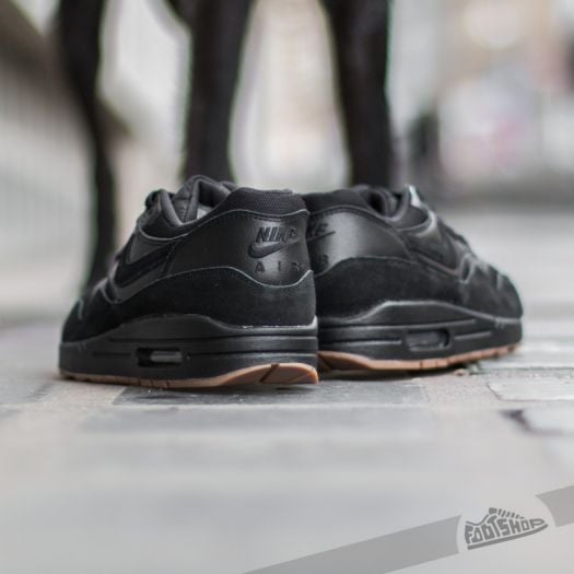 Nike air max online 1 black gum sole