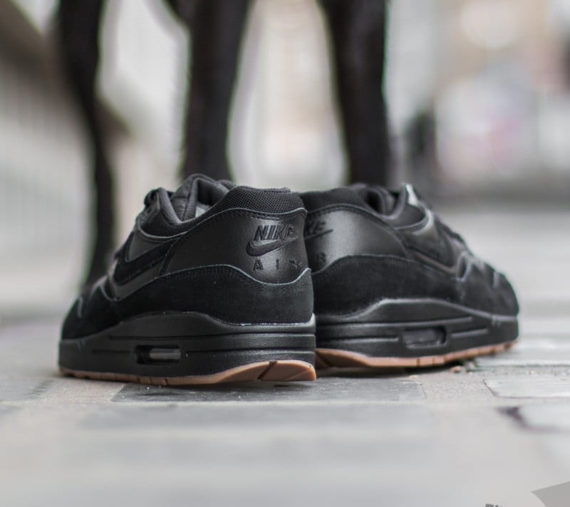 Air max 1 triple black gum new arrivals