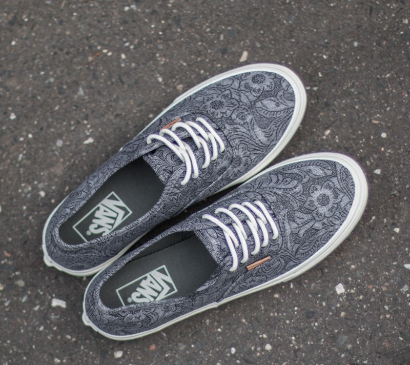 Vans authentic motif top