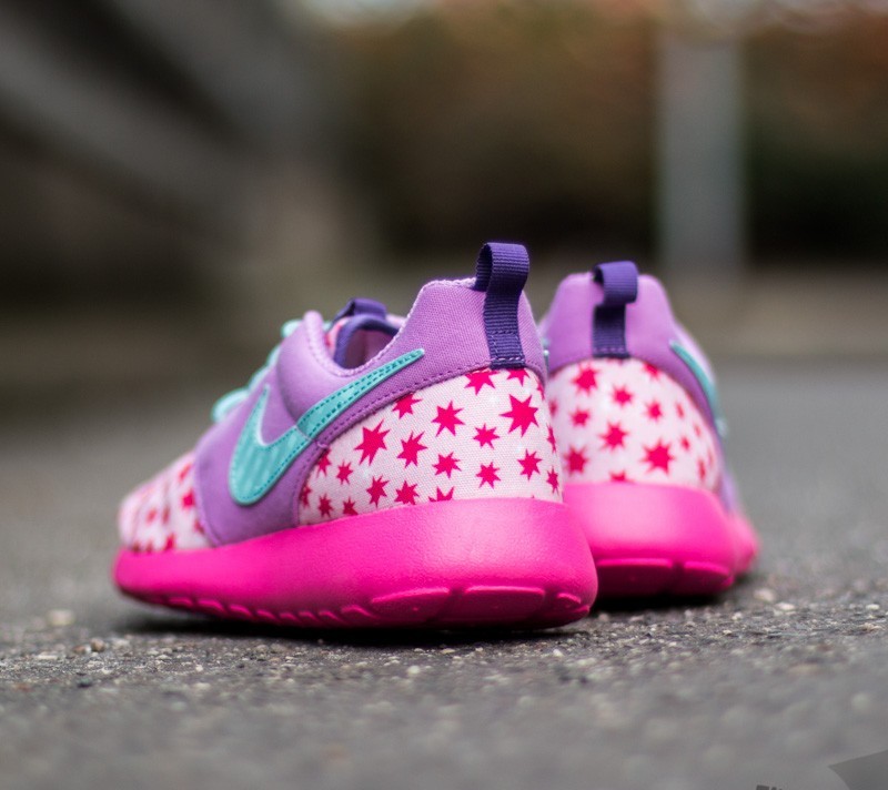 Nike roshe blue and pink on sale