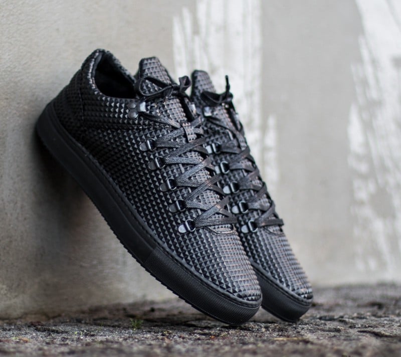 Filling pieces top mountain cut black
