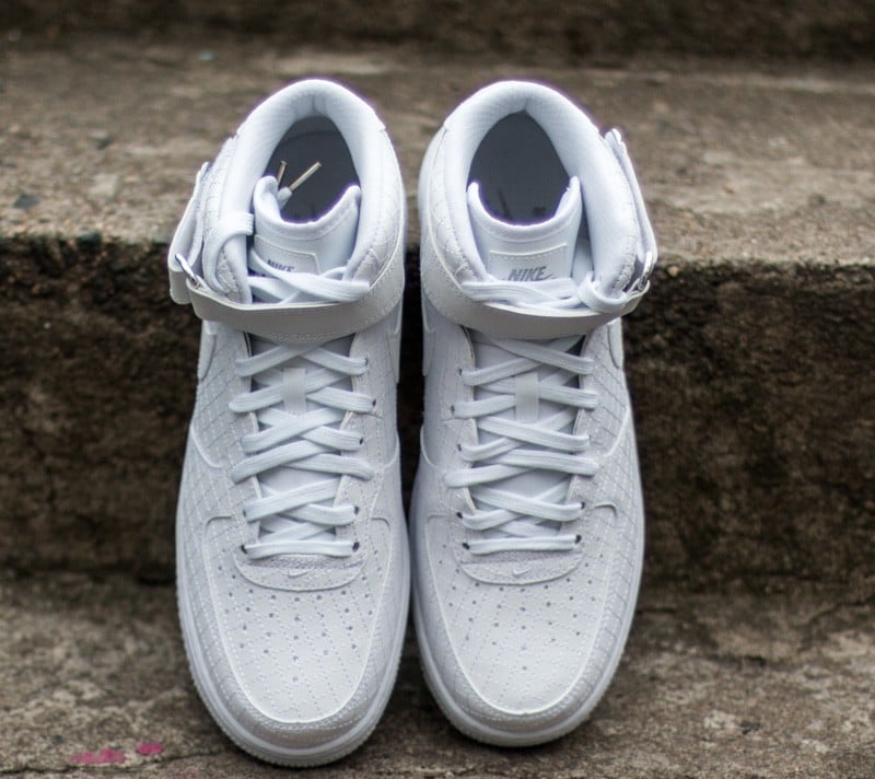 Nike air force outlet 1 mid top white