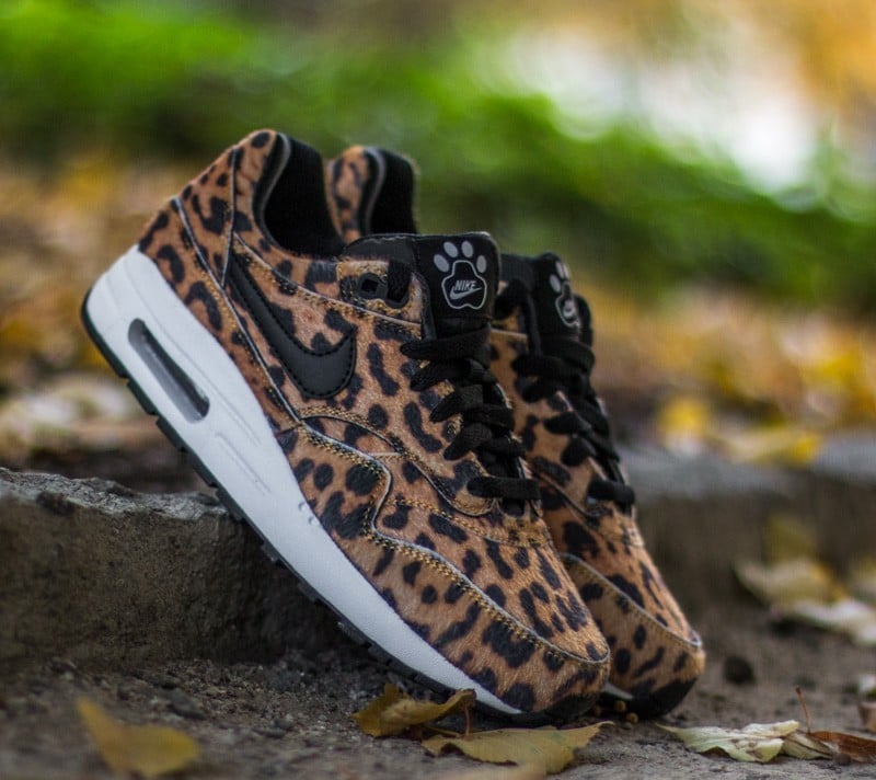 Women s shoes Nike Air Max 1 QS GS University Golden Black