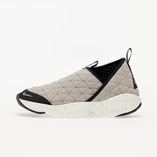 College shoes brand shop