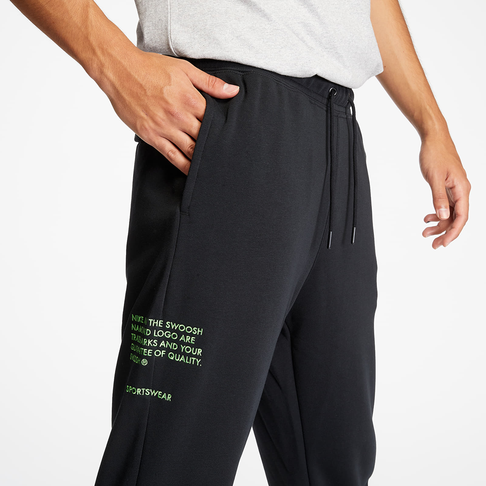 Hosen Nike Sportswear Pants Black/ Green Nebula/ Ember Glow