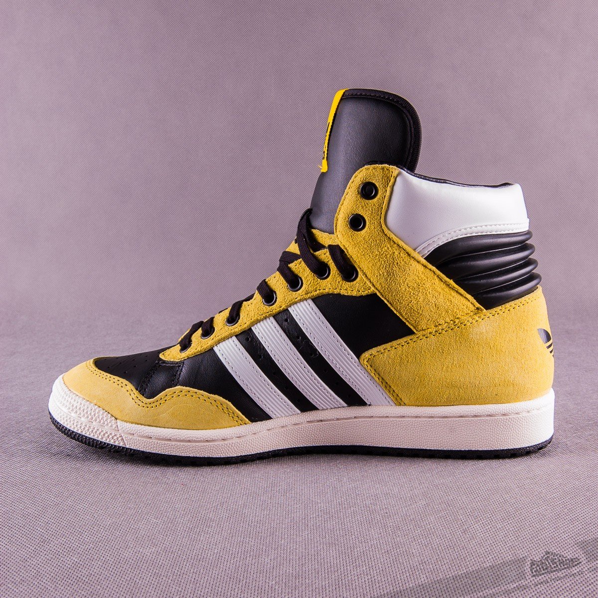 Pánské tenisky a boty adidas Originals pánské luxusní kotníkové boty PRO CONFERENCE HI - Žluto černo bílé G95984