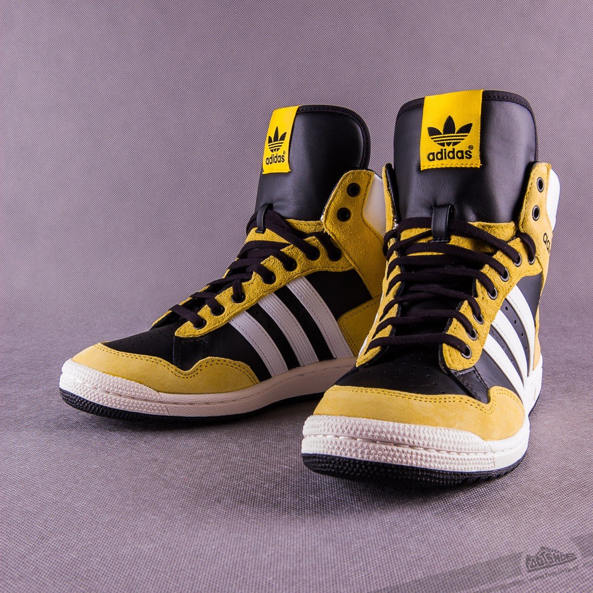 Pánské tenisky a boty adidas Originals pánské luxusní kotníkové boty PRO CONFERENCE HI - Žluto černo bílé G95984