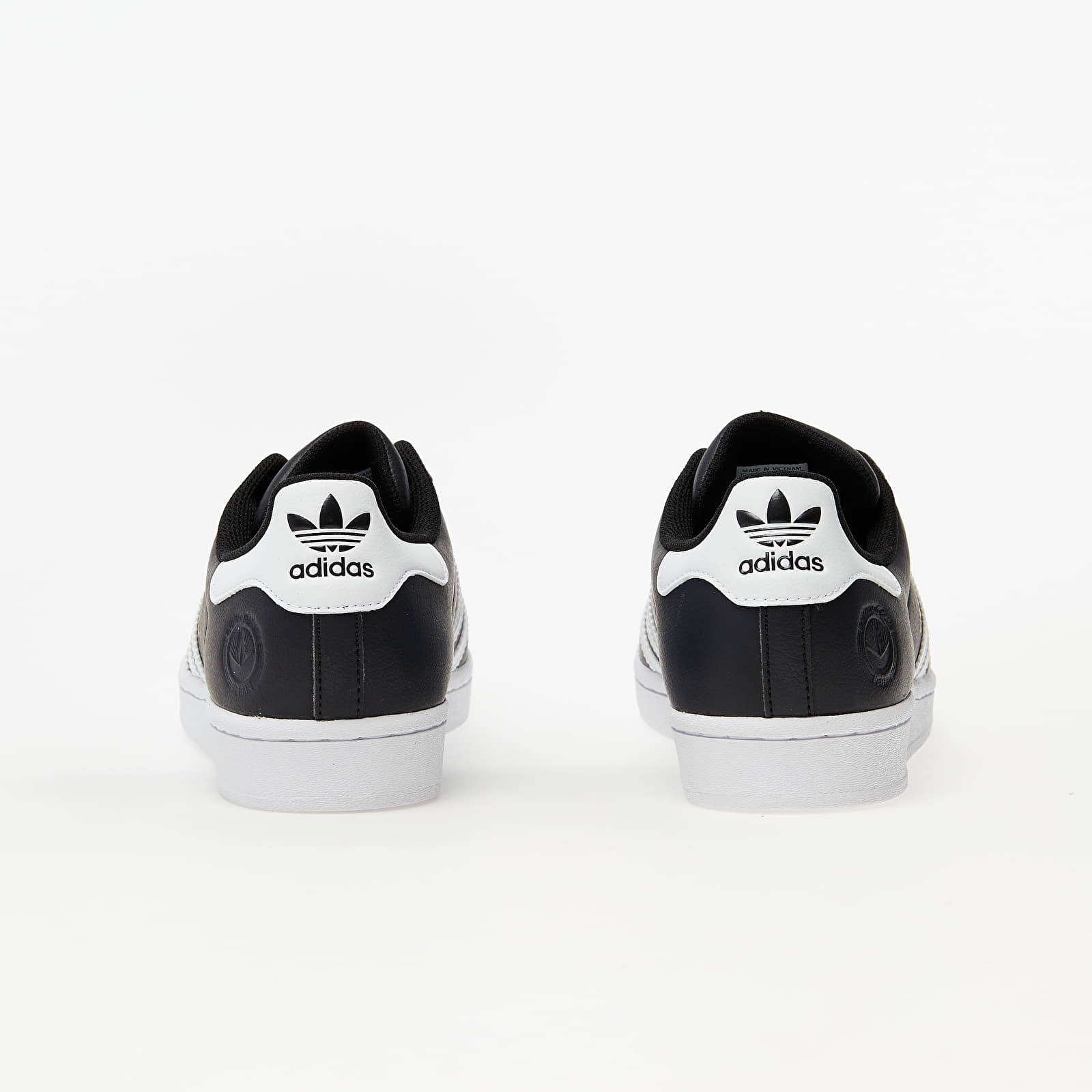 Мъжки кецове и обувки adidas Superstar Vegan Core Black/ Ftw White/ Gold Metalic