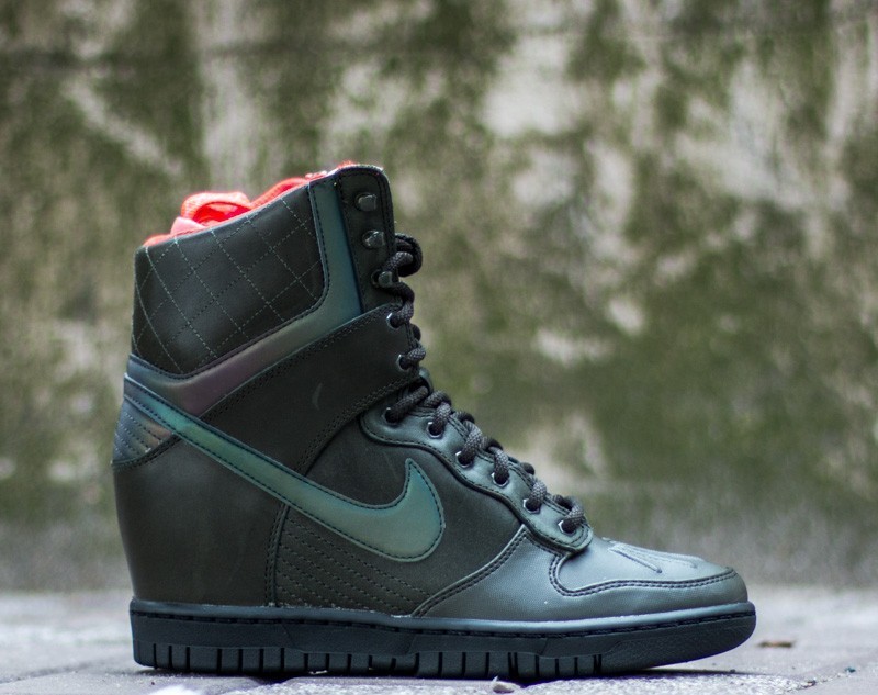Women s shoes Nike W Dunk Sky Hi 2 SneakerBoot Reflect Sequoia Bright Crimson Mint Black Footshop