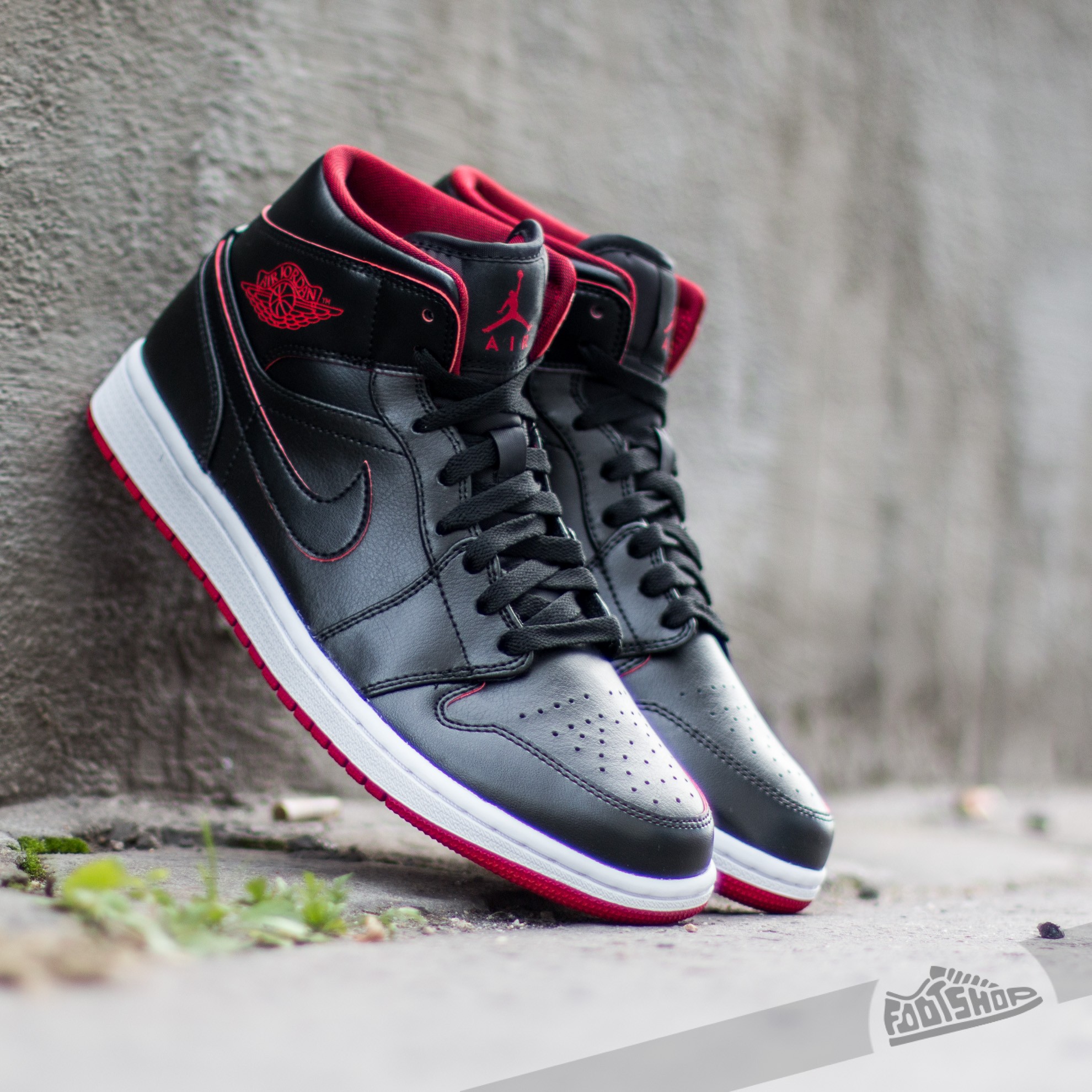Air Jordan 1 Mid Black Black White Gym Red