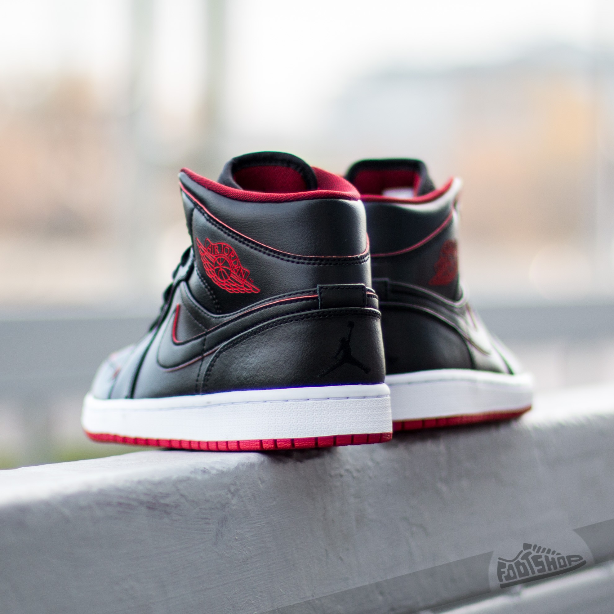 Aj1 white black red deals