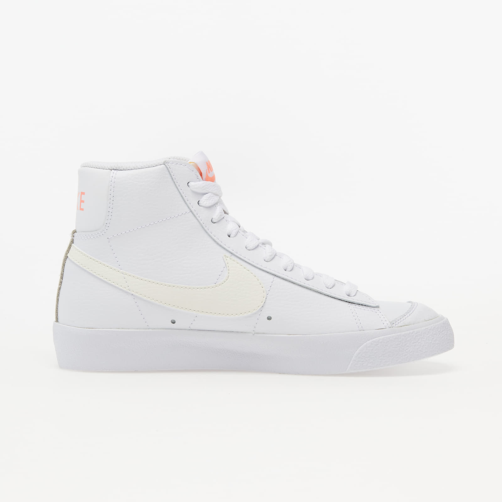 Damen Sneaker und Schuhe Nike W Blazer Mid Vintage '77 White/ Sail-Metallic Gold-Atomic Pink