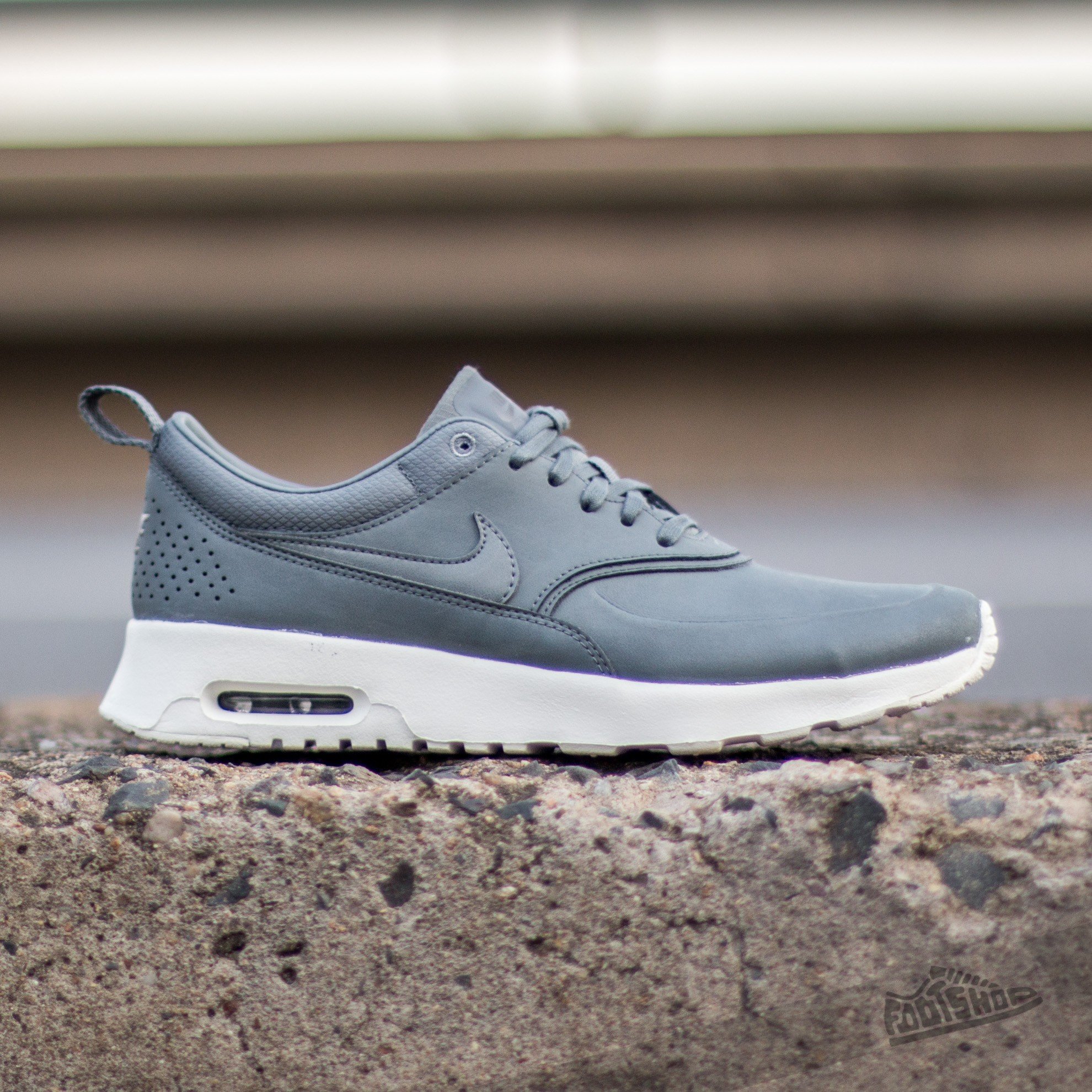 Airmax thea sales grey
