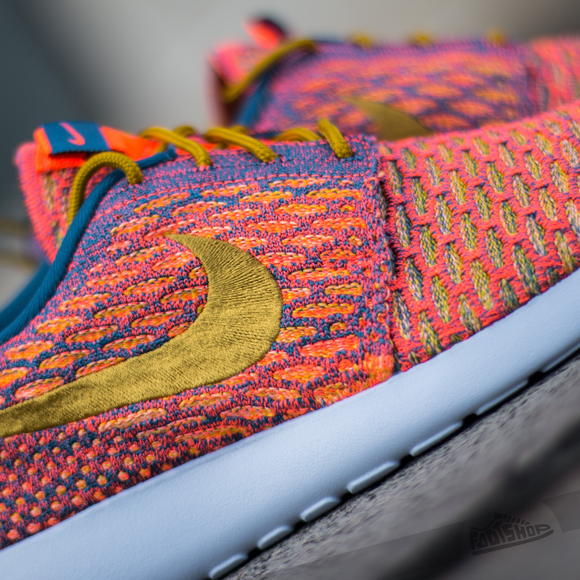Wmns roshe one flyknit on sale