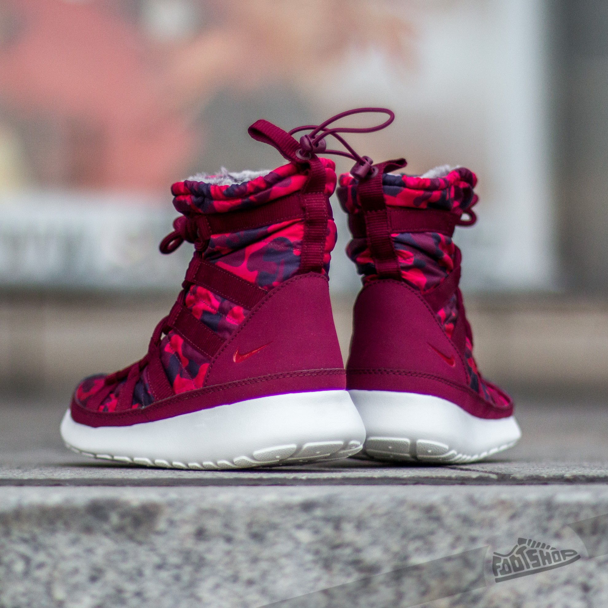 Încălțăminte și sneakerși pentru femei Nike WMNS Roshe One Hi Print Deep Garnet/ Gym Red- Very Berry-SL