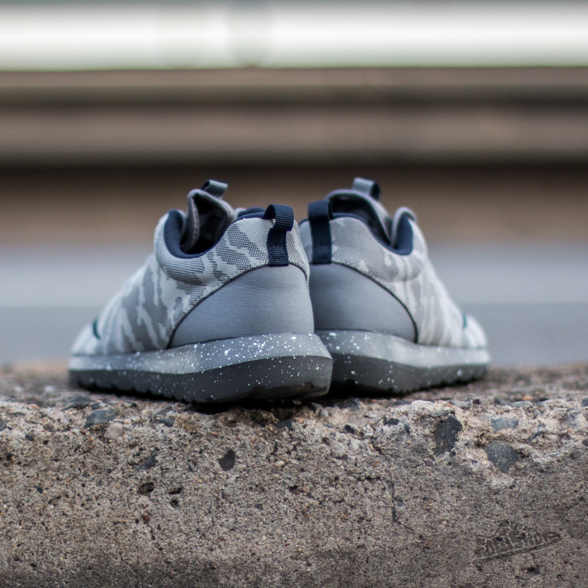 Men s shoes Nike Roshe NM FB Flat Silver Obsidian Dark Grey