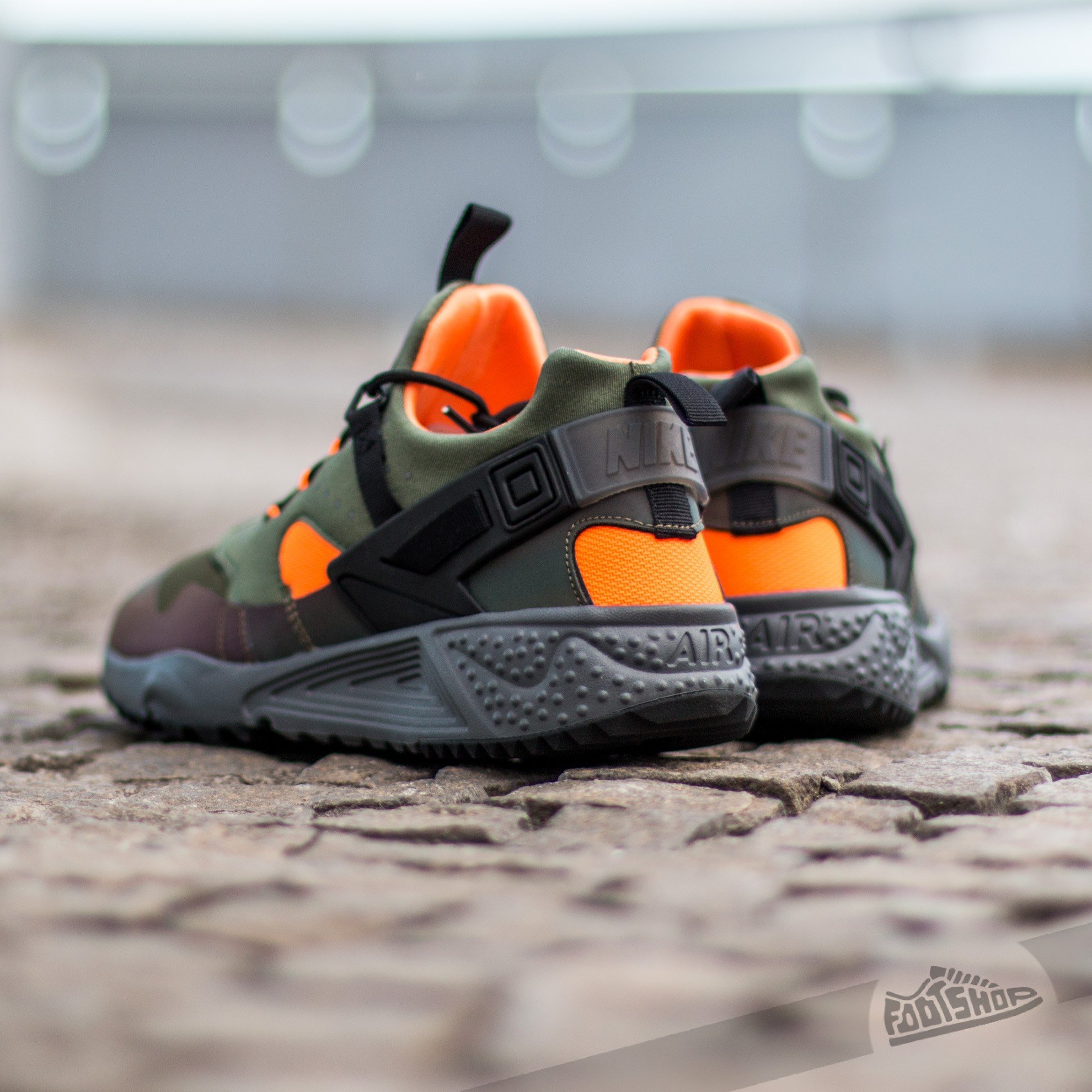 Buty m skie Nike Huarache Utility Premium Carbon Green Black