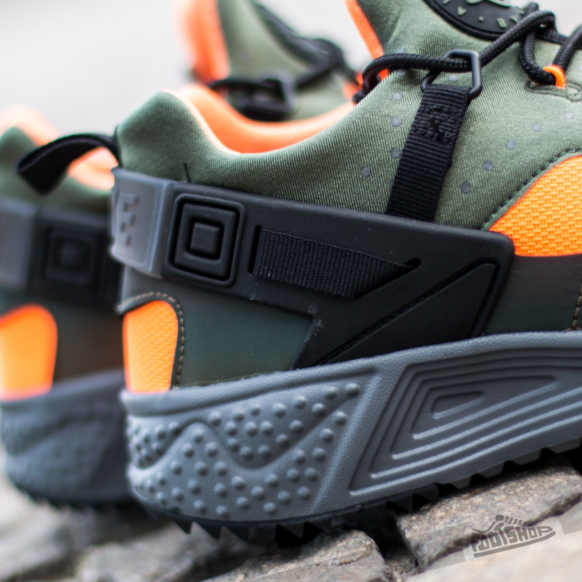 Nike huarache utility green outlet